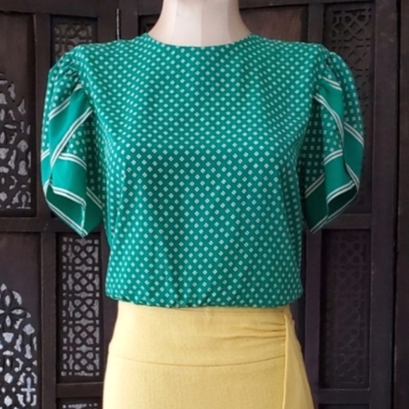 Vintage Tops - Vintage Hankerchief blouse Sm/M